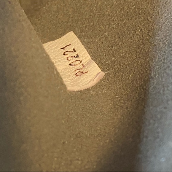 LOUIS VUITTON COUSSIN PM CREAM - Picture 2 of 4